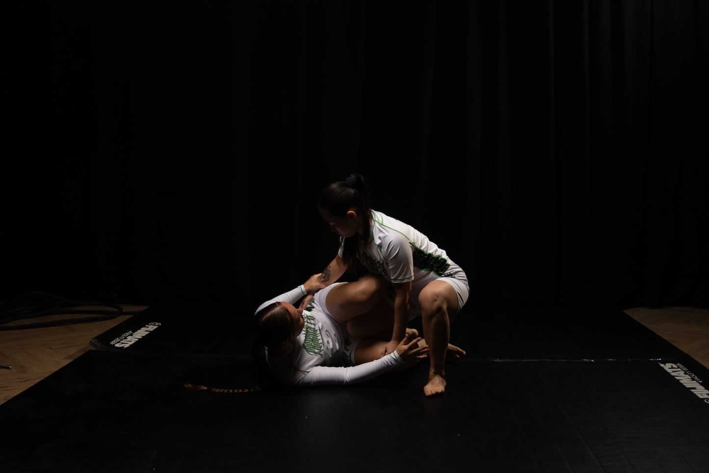 PFG Blanco & Verde Grappling Shorts by Pieters Fightgear | BJJ y MMA Premium Apparel