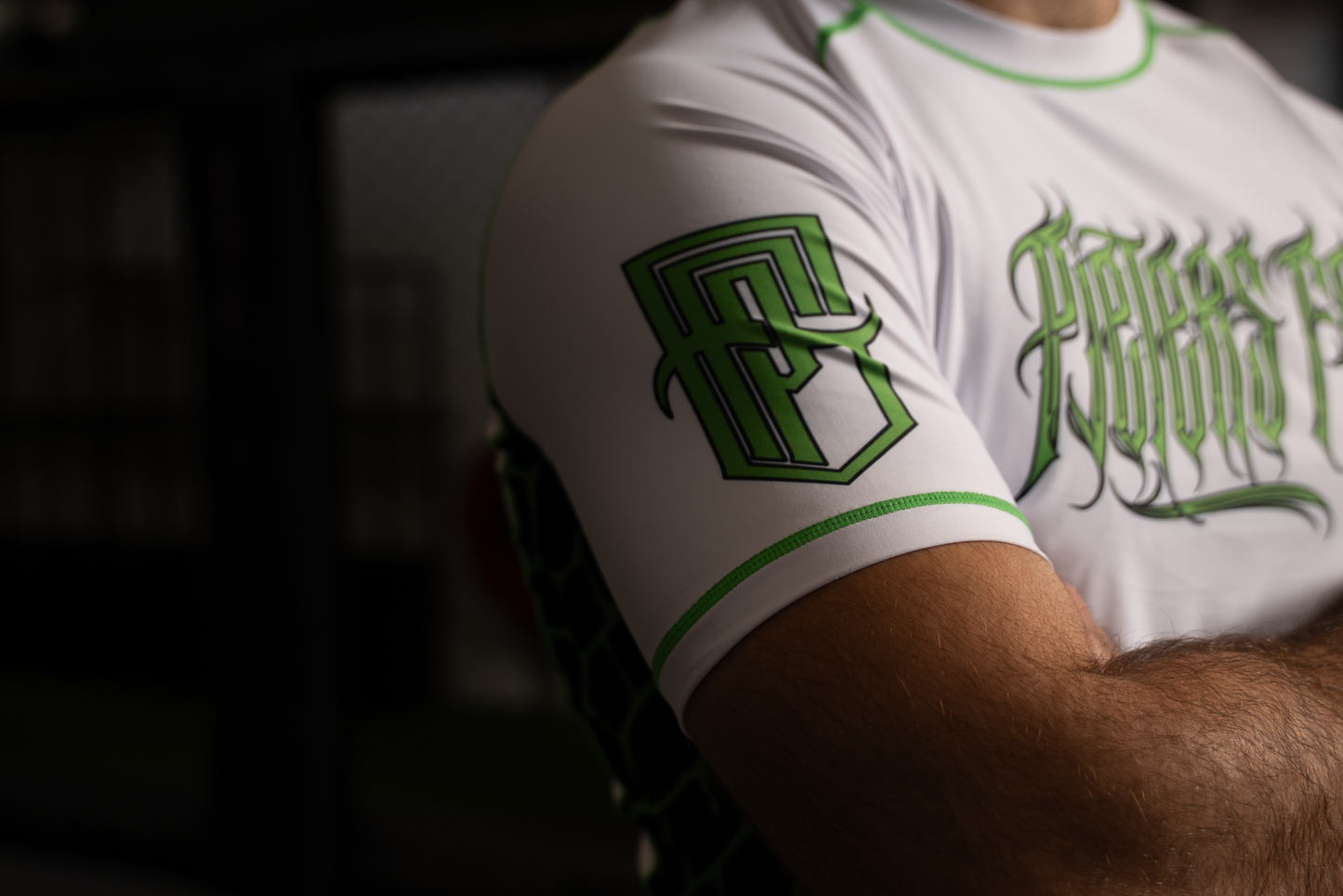 PFG Blanco & Verde Rash Guard Manga Corta by Pieters Fightgear | Grappling y MMA Premium Apparel
