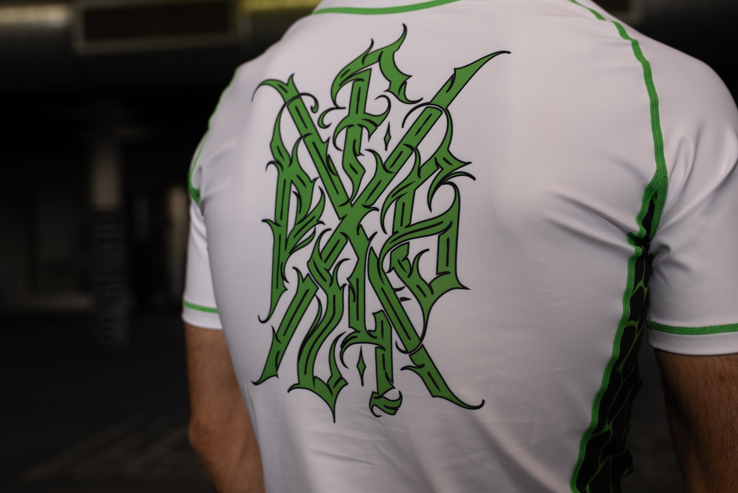 PFG Blanco & Verde Rash Guard Manga Corta by Pieters Fightgear | Grappling y MMA Premium Apparel