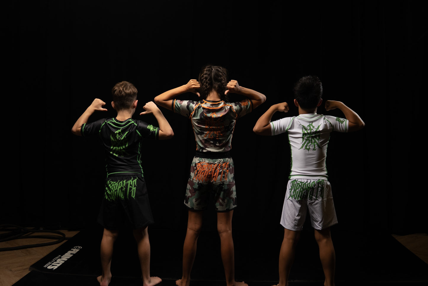 PFG Negro & Verde Rash Guard Manga Larga by Pieters Fightgear | Grappling y MMA Premium Apparel