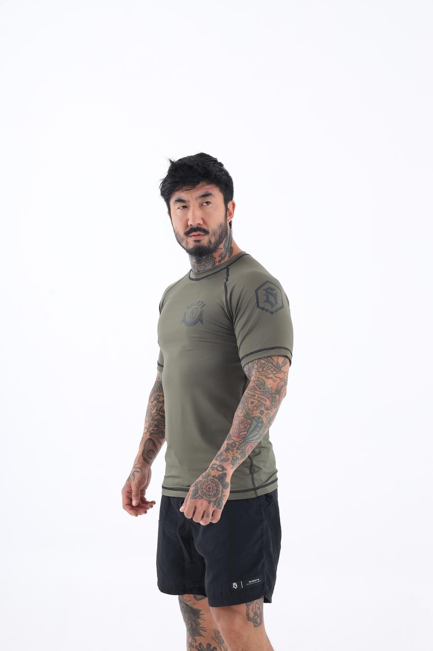 Suerte Militar Águia Rash Guard